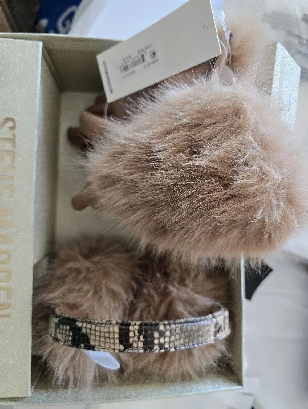 Steve Madden Women's 2-Piece Snake Band Earmuff and Gloves Gift Set. NWT. Gift